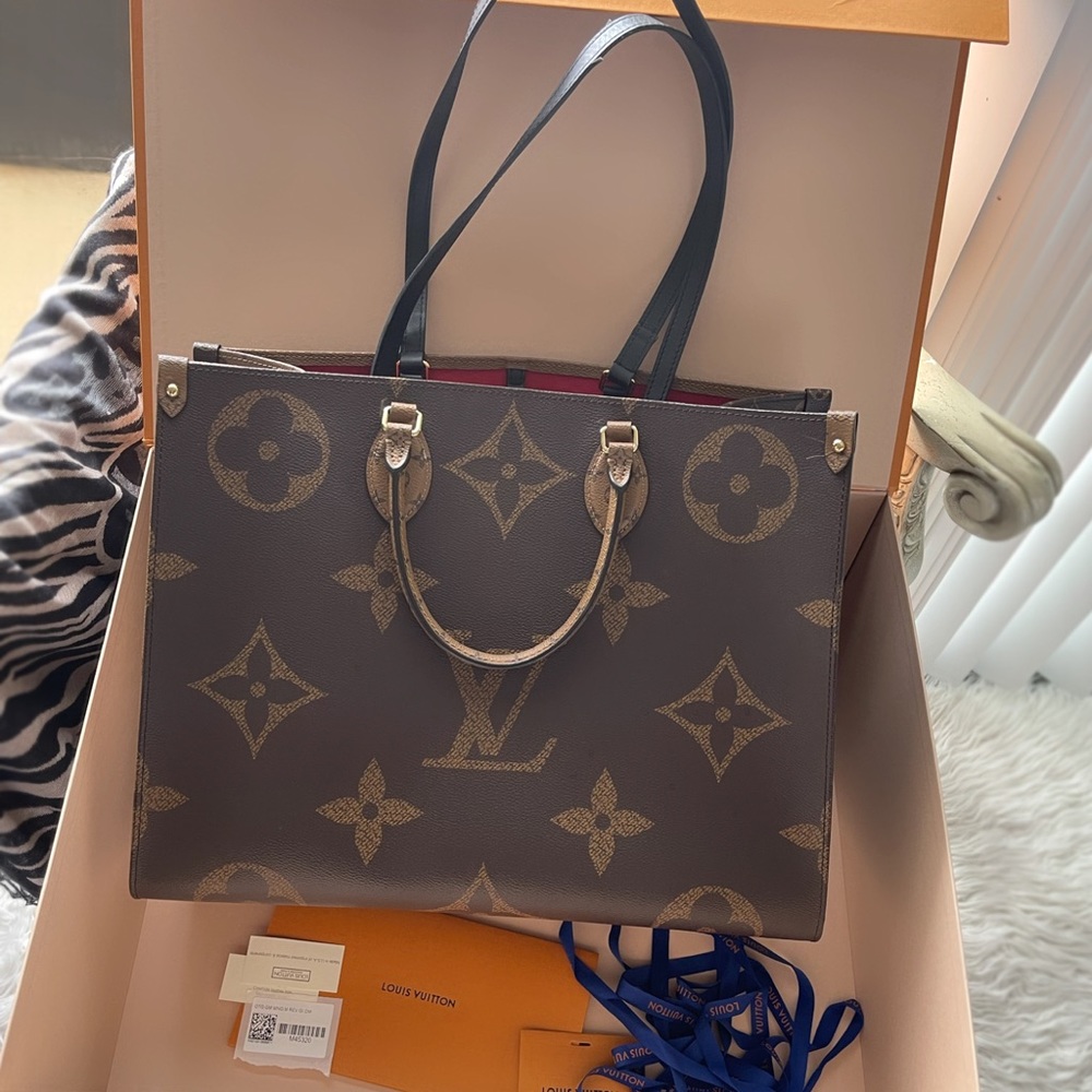 Louis Vuitton OnTheGo GM